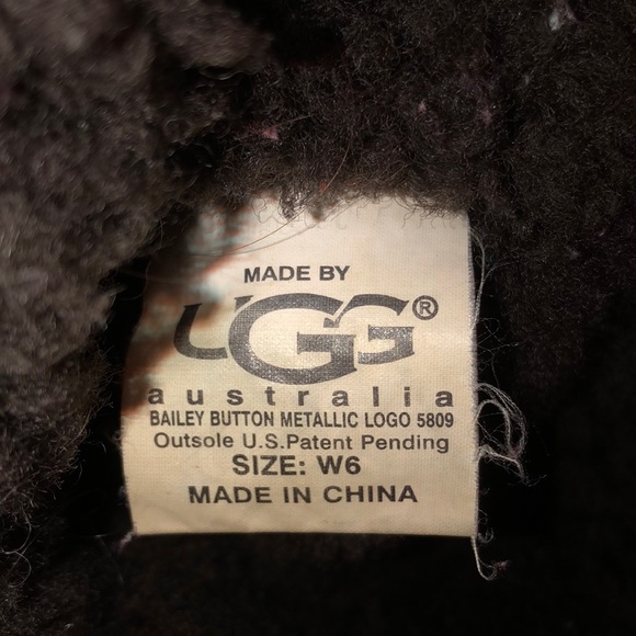 UGGS - Picture 4 of 4